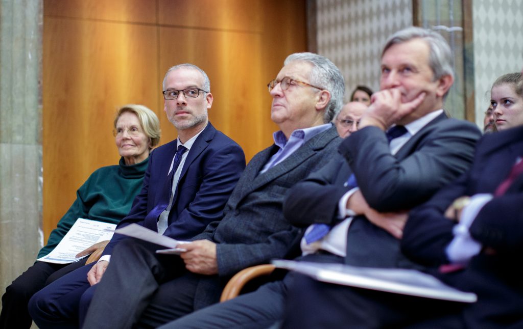 Jan Arpe, Senior Project Manager, Europäisches Bureau Wien, ehemliger österreichischer Wirtschaftsminister Johann Farnleitner, Executive Director der Österreichischen Nationalbank Peter Mooslechner